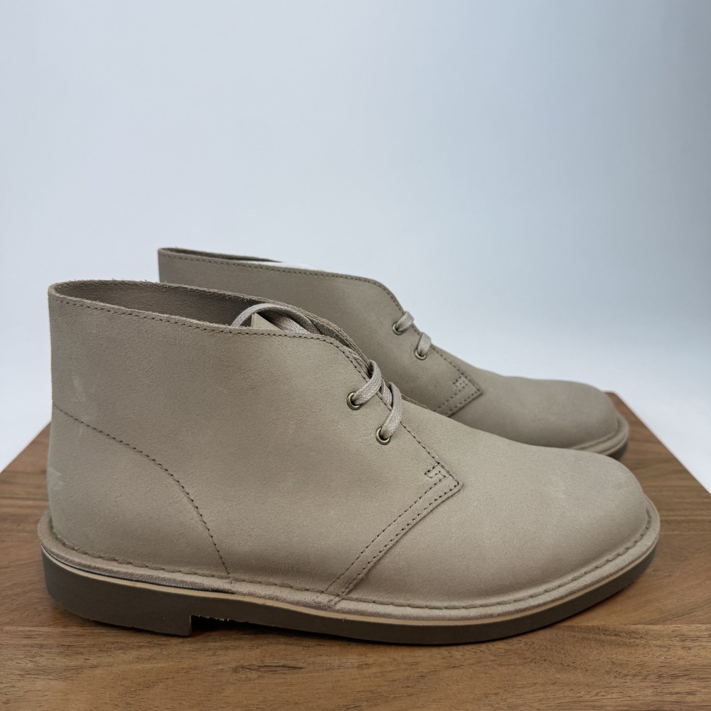 New Mens Clarks Shepton Beige Nubuck Distressed Casual Chukka Boots Size 9 M NIB